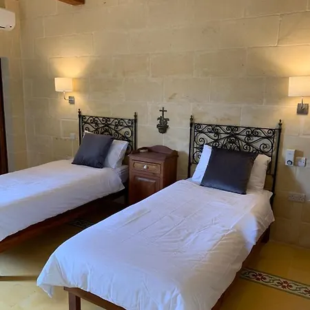 Dar Ta' Tonina - 3 Bedroom With Private Pool & Views *